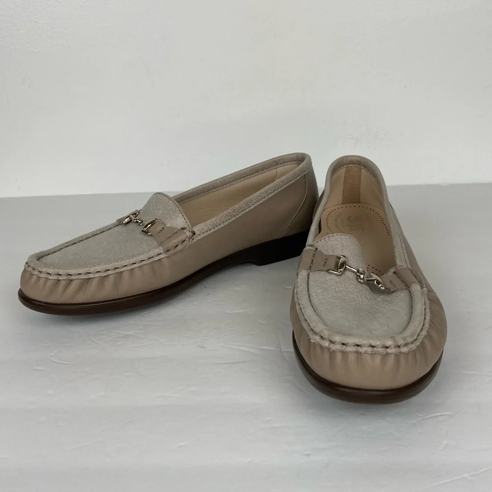 SAS Metro Leather Loafers Size 8 M Beige Leather Tripad Comfort Preppy Flats